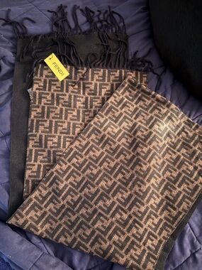 FAUX Fendi Women's Brown & Black Logo Skarf
